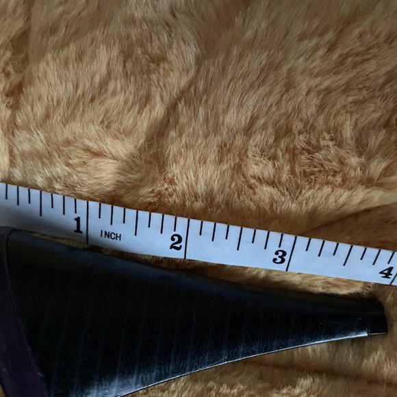 Simply Vera Heal in Plumosa Purple. Size 7.5 - Picture 4 of 5